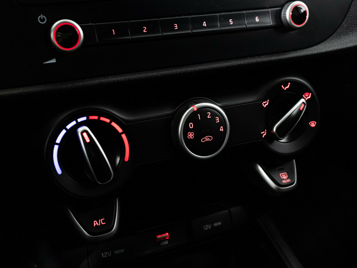 Kia Rio IV Рестайлинг, 2021 Фото №18