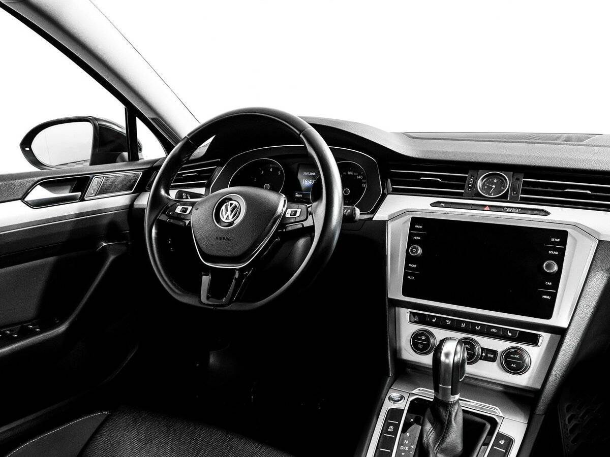 Volkswagen Passat, 2018 Фото №9