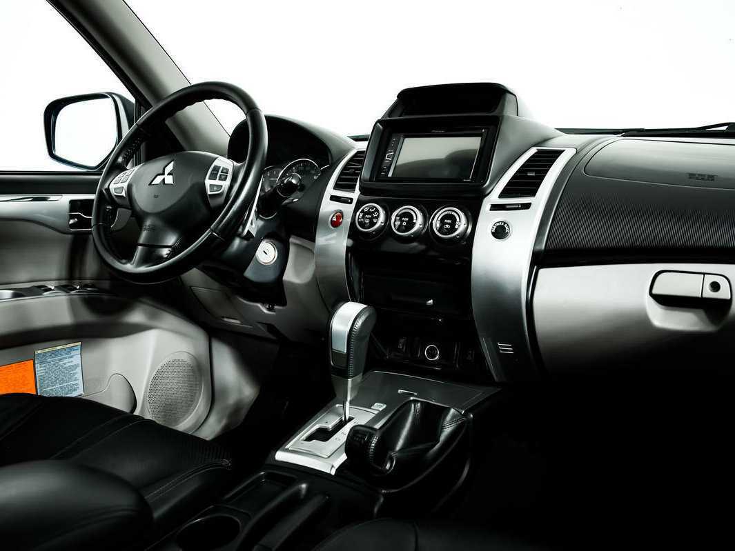 Mitsubishi Pajero Sport, 2014 Фото №9
