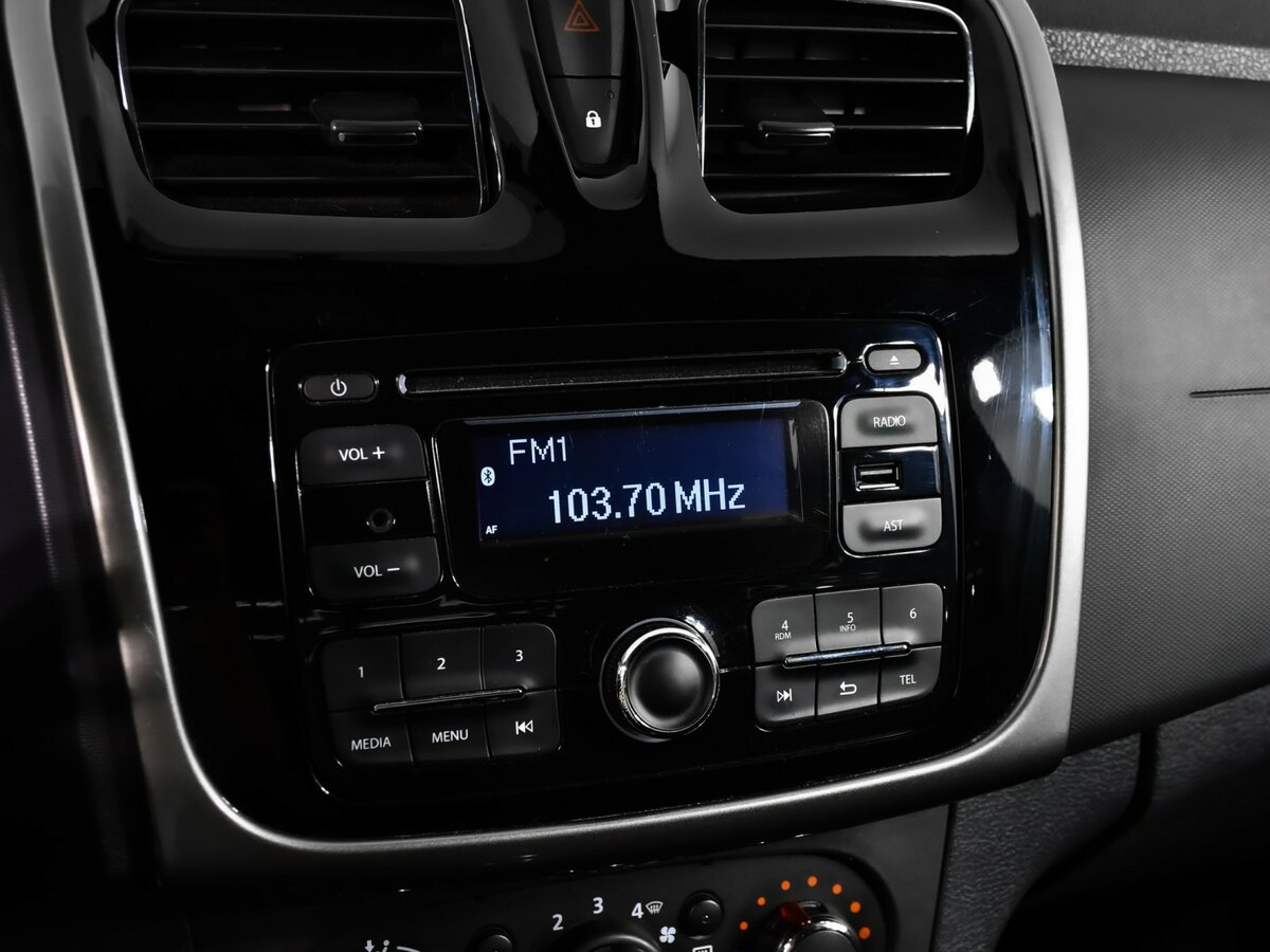 Renault Logan II, 2018 Фото №15