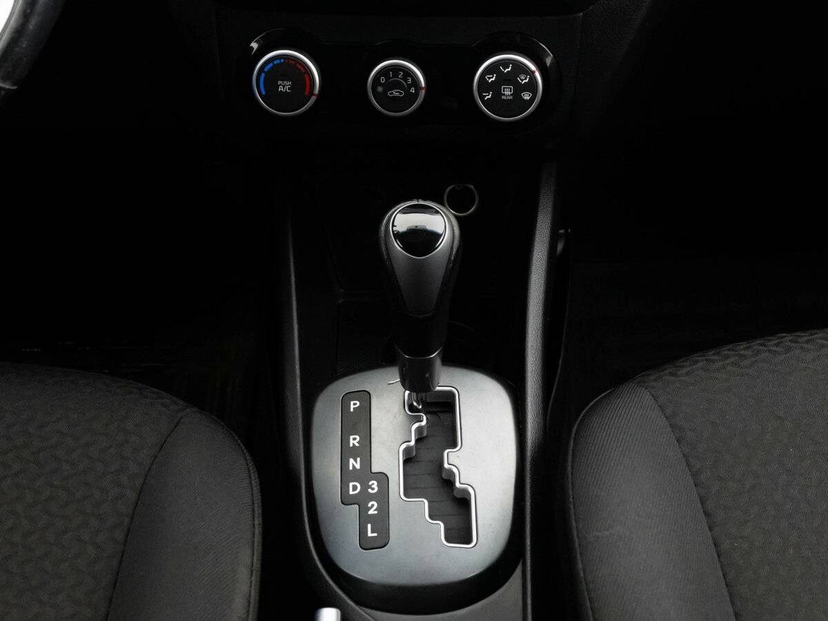 Kia Rio III Рестайлинг, 2015 Фото №11