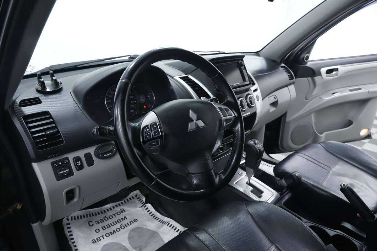 Mitsubishi Pajero Sport, 2015 Фото №8