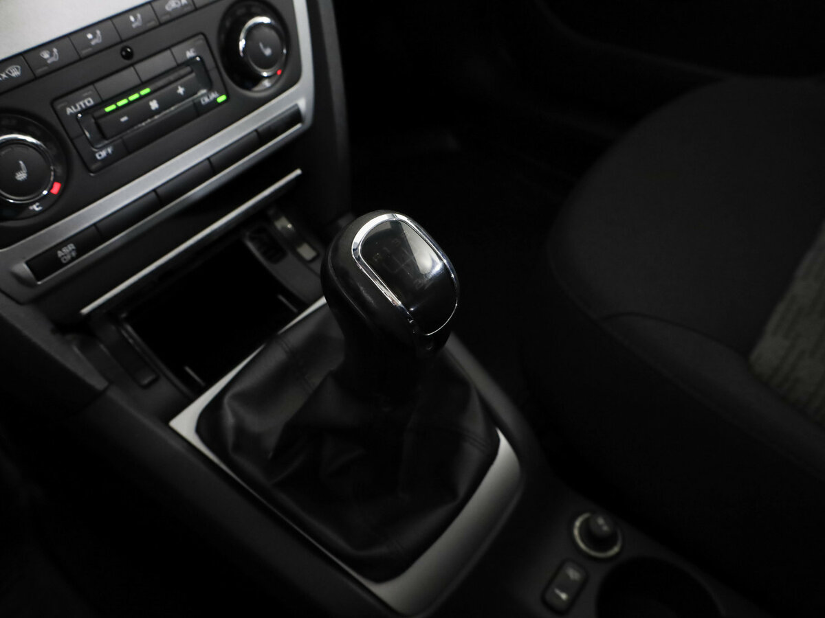 Skoda Octavia II (A5) Рестайлинг, 2012 Фото №10