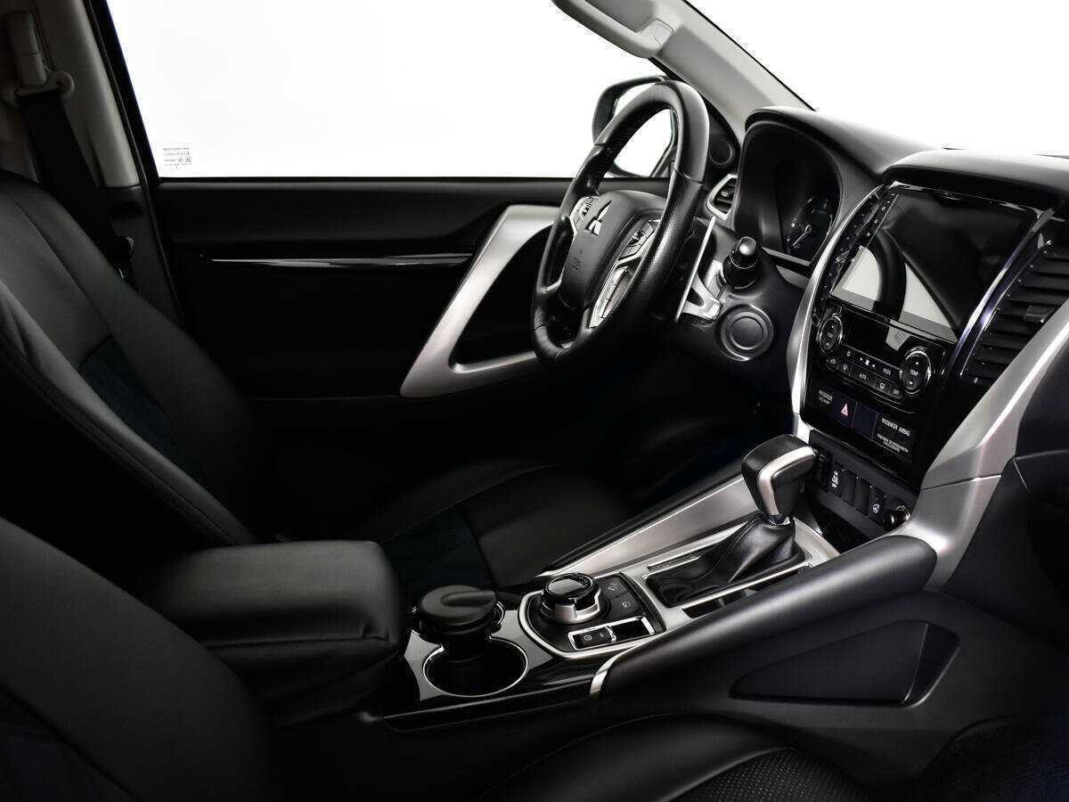 Mitsubishi Pajero Sport, 2018 Фото №7