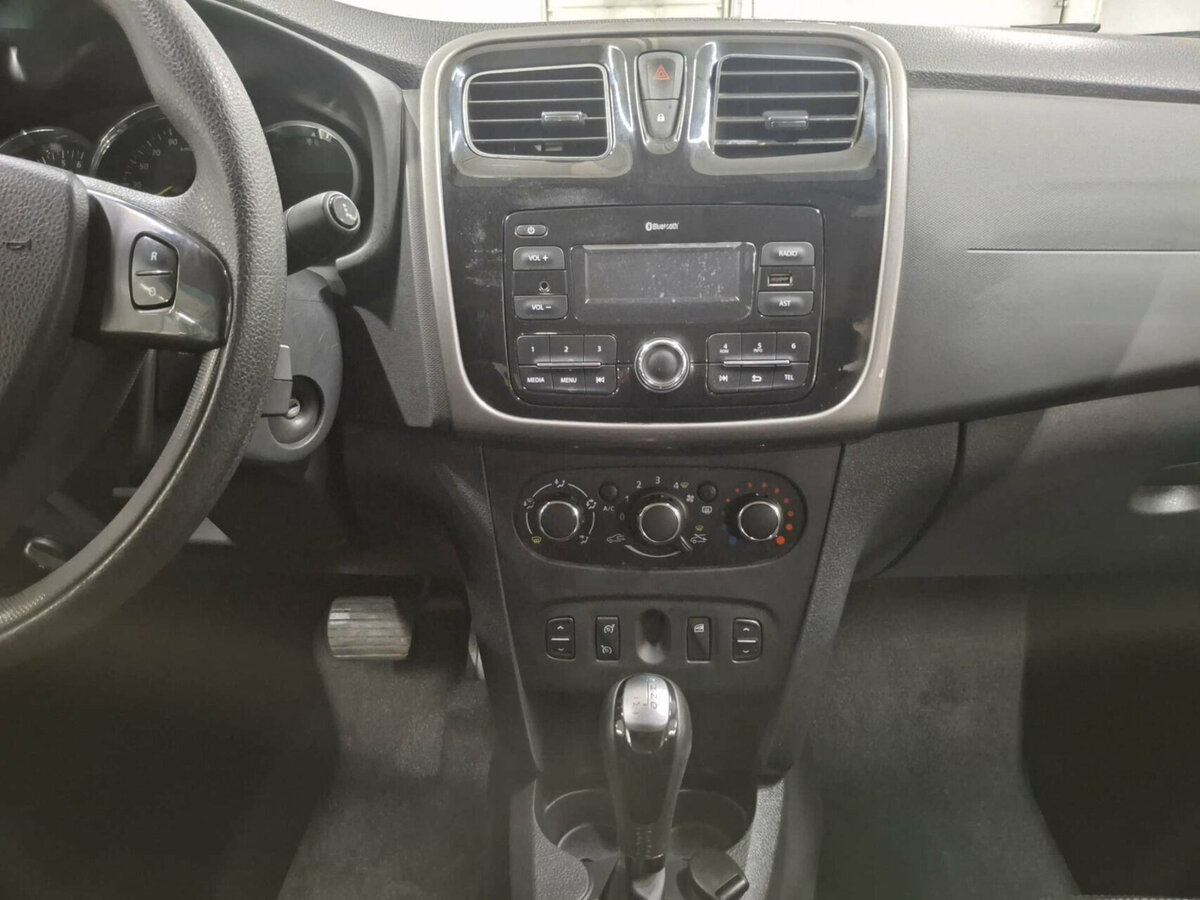 Renault Logan II, 2017 Фото №15