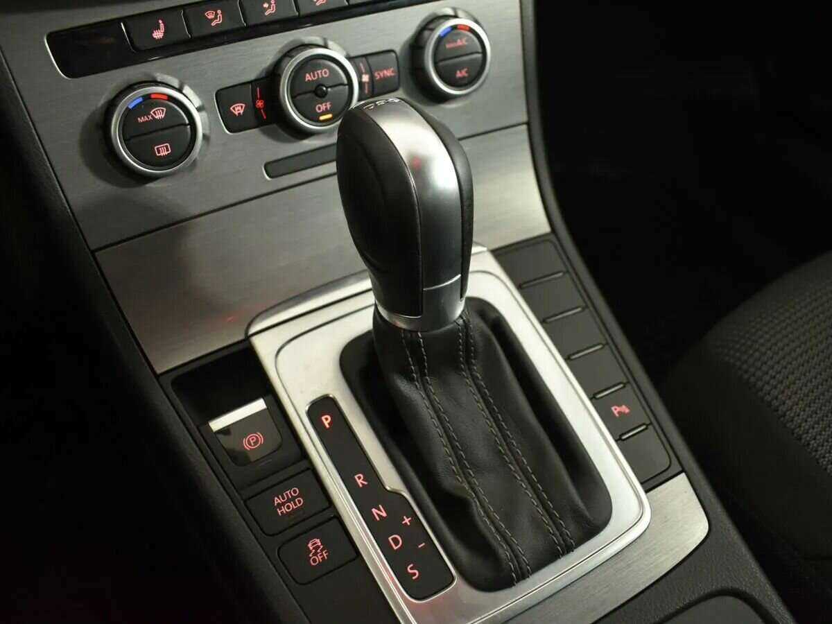 Volkswagen Passat, 2014 Фото №17