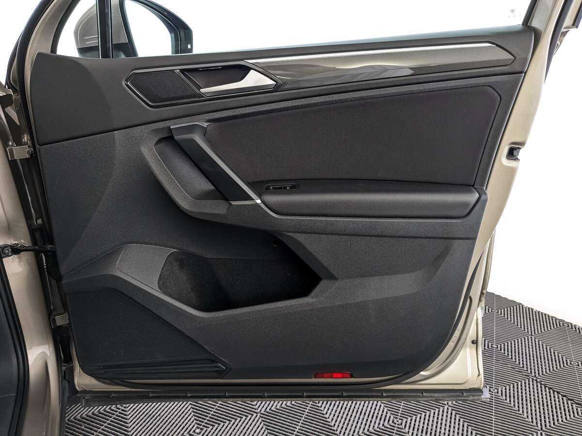 Volkswagen Tiguan, 2018 Фото №21