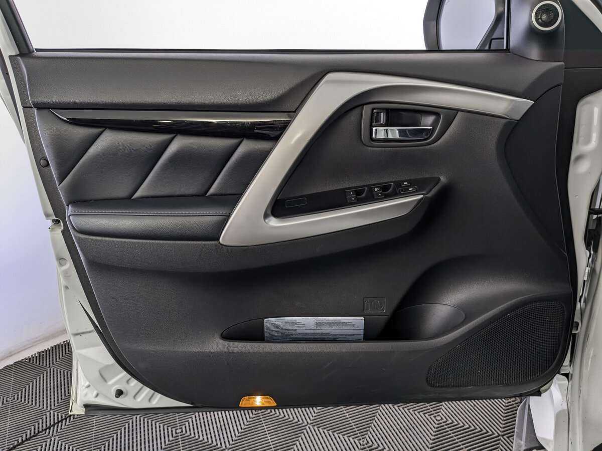 Mitsubishi Pajero Sport, 2017 Фото №15