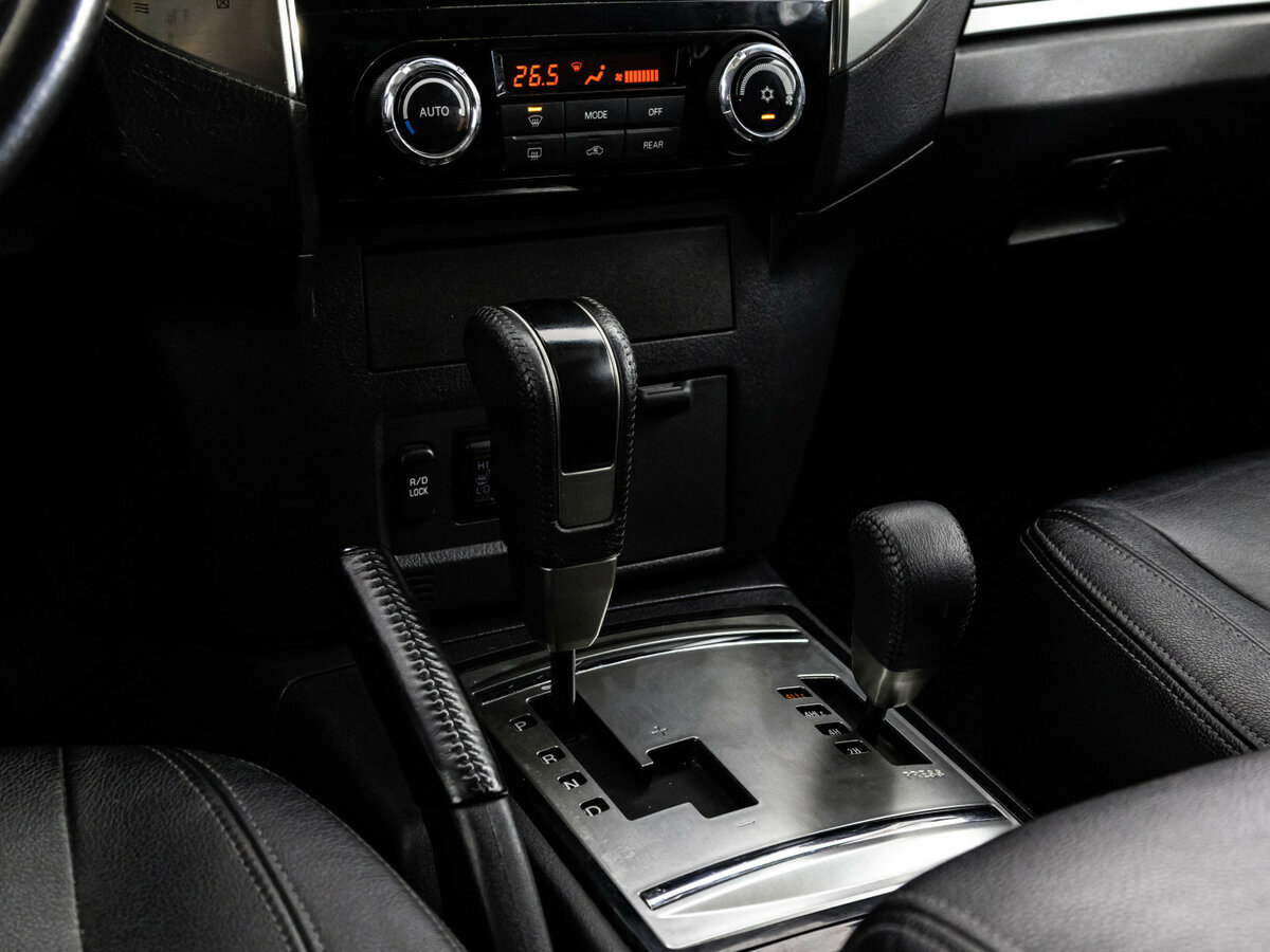 Mitsubishi Pajero IV Рестайлинг 2, 2014 Фото №10