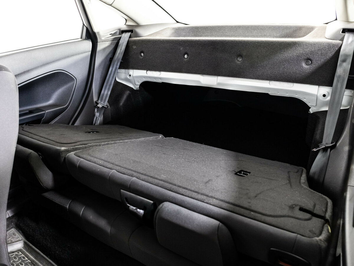 Ford Fiesta Mk6 Рестайлинг, 2016 Фото №15