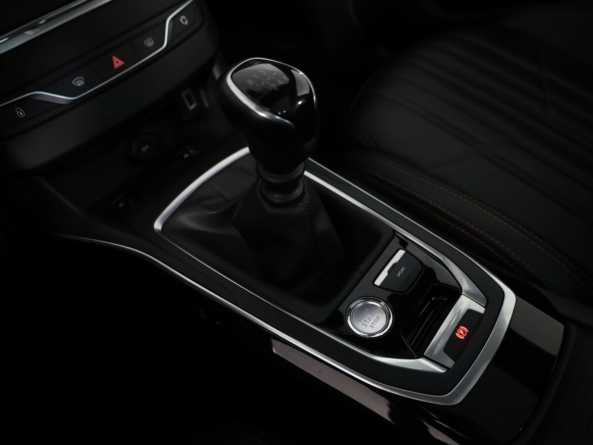 Peugeot 308 II Рестайлинг, 2019 Фото №12