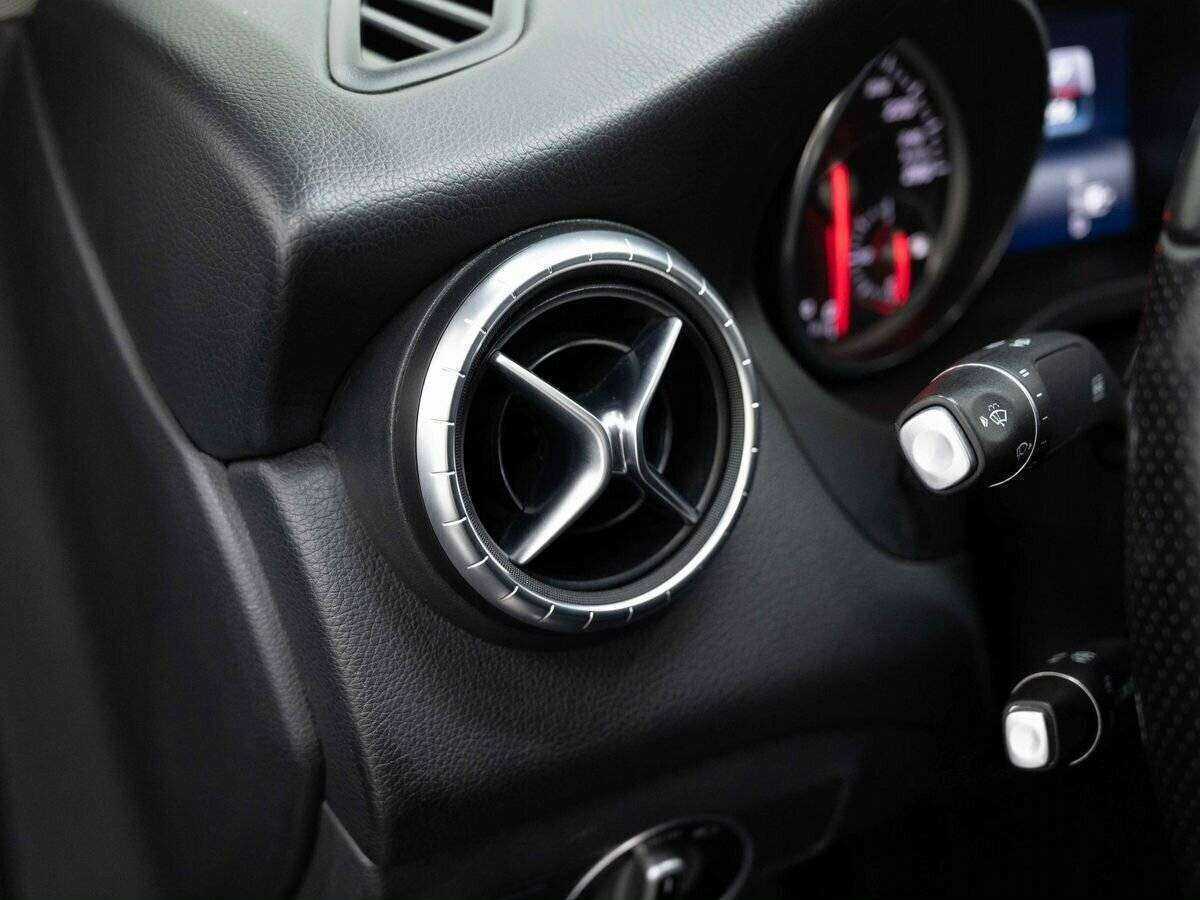 Mercedes-Benz CLA 200, 2018 Фото №19
