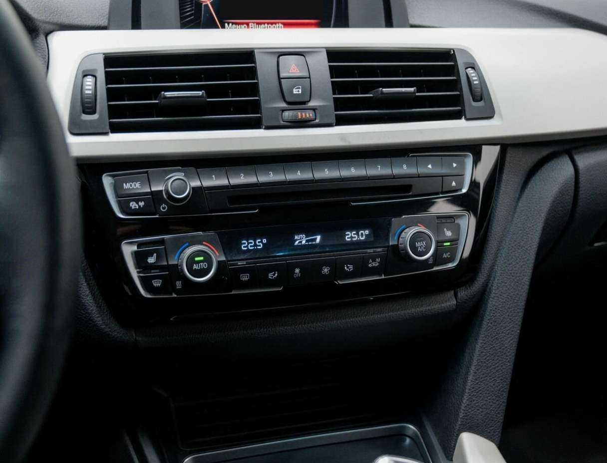 BMW 3 серии 318i, 2016 Фото №19