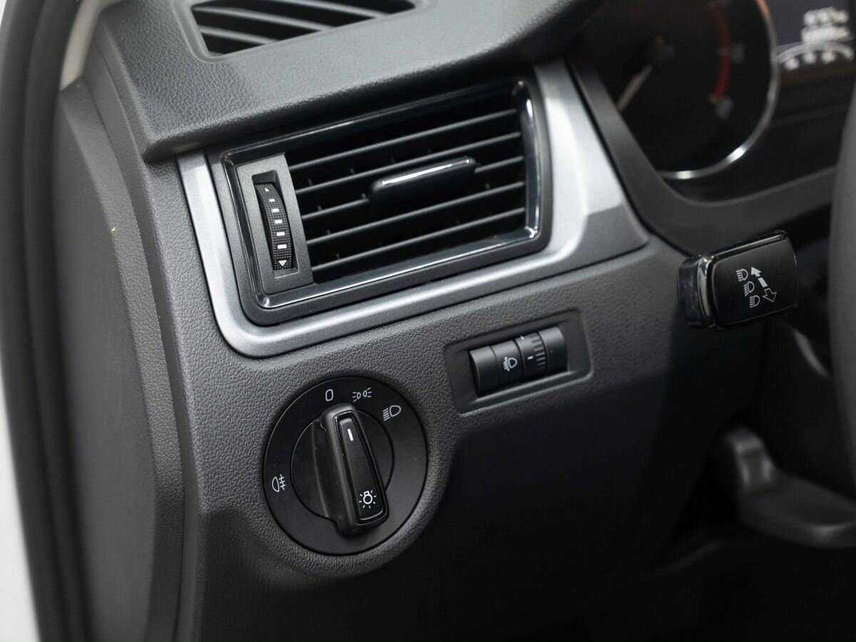 Skoda Rapid, 2017 Фото №16