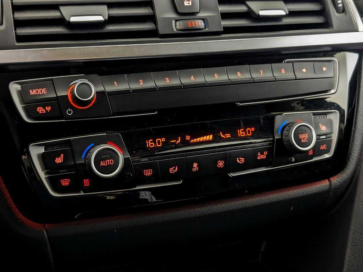 BMW 3 серии 318i, 2018 Фото №21