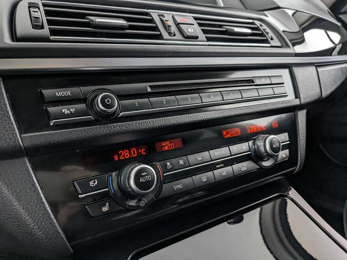 BMW 5 серии 528i xDrive, 2014 Фото №16