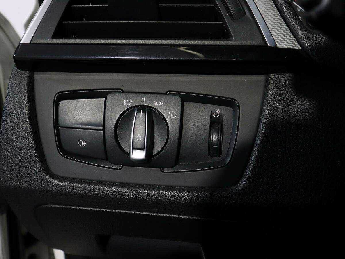 BMW 3 серии 320i xDrive, 2016 Фото №17