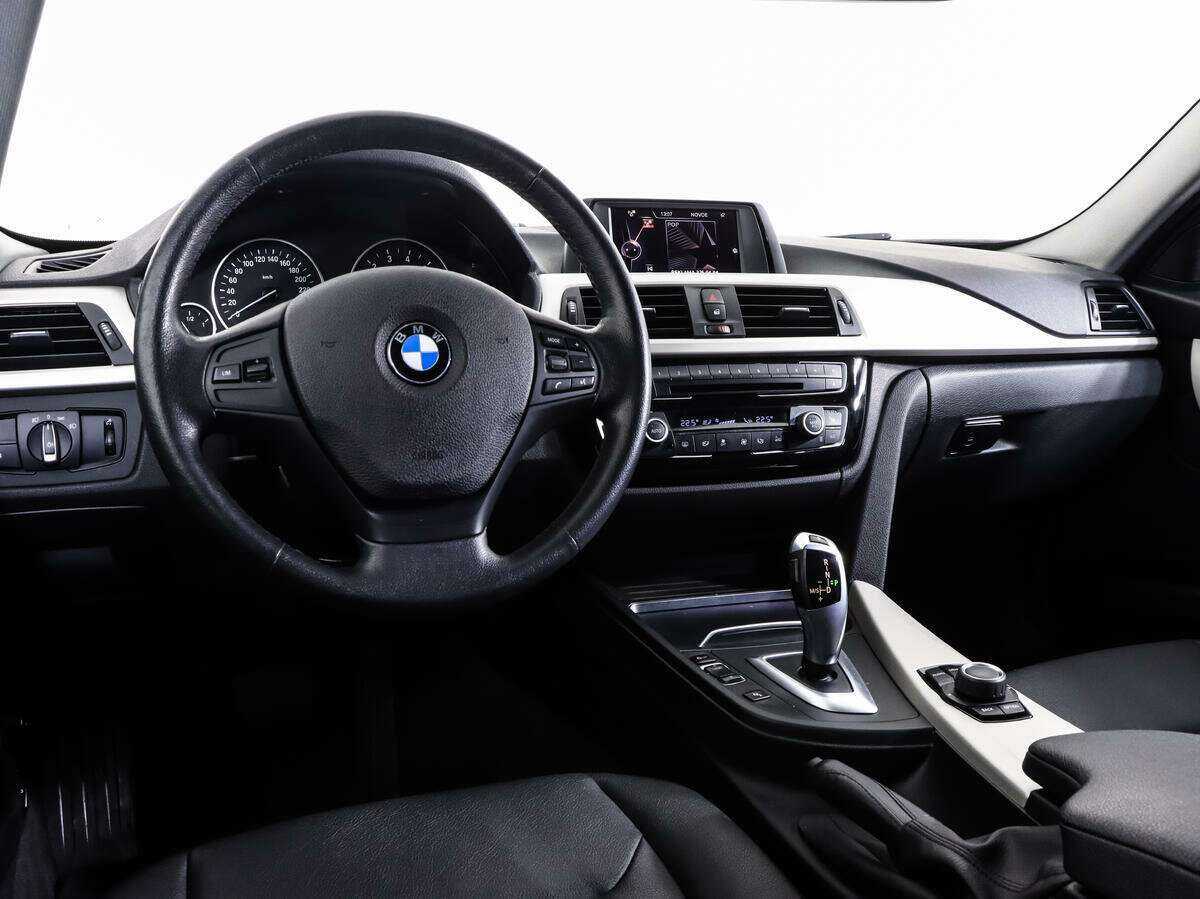 BMW 3 серии 318i, 2015 Фото №11