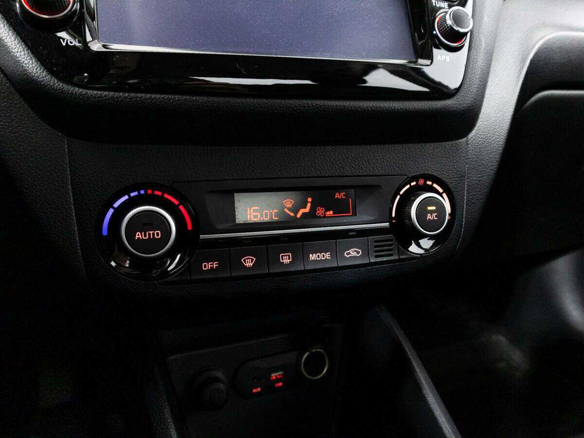 Kia Rio, 2017 Фото №16