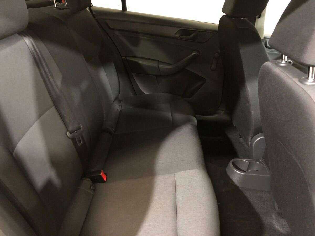 Skoda Rapid, 2015 Фото №11