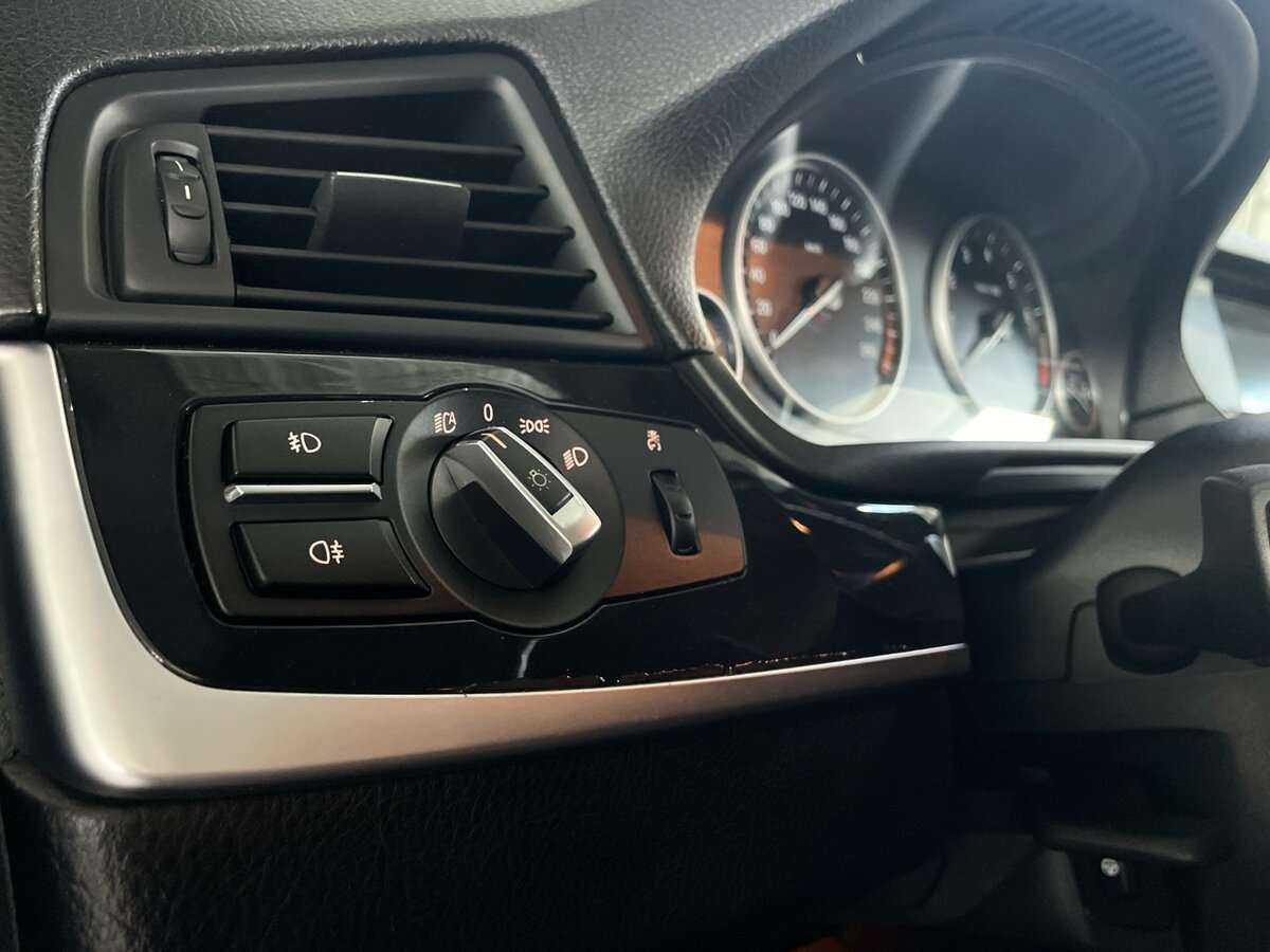 BMW 5 серии 520i, 2012 Фото №14