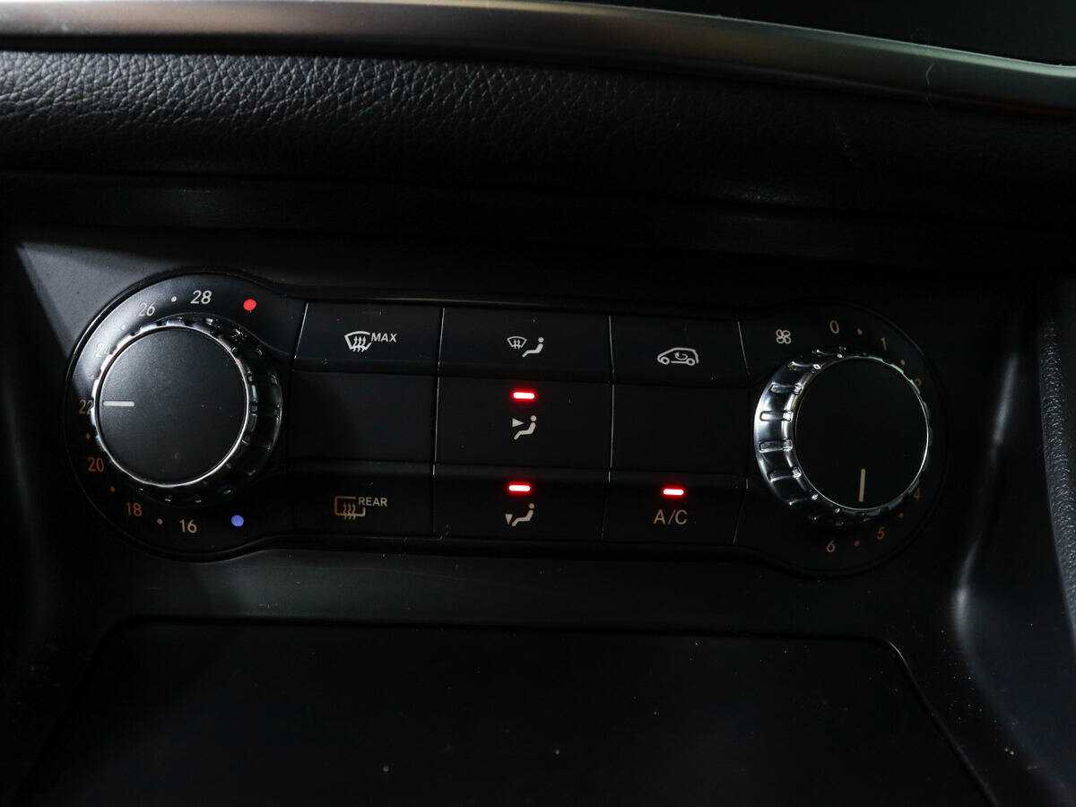 Mercedes-Benz CLA 200, 2013 Фото №13