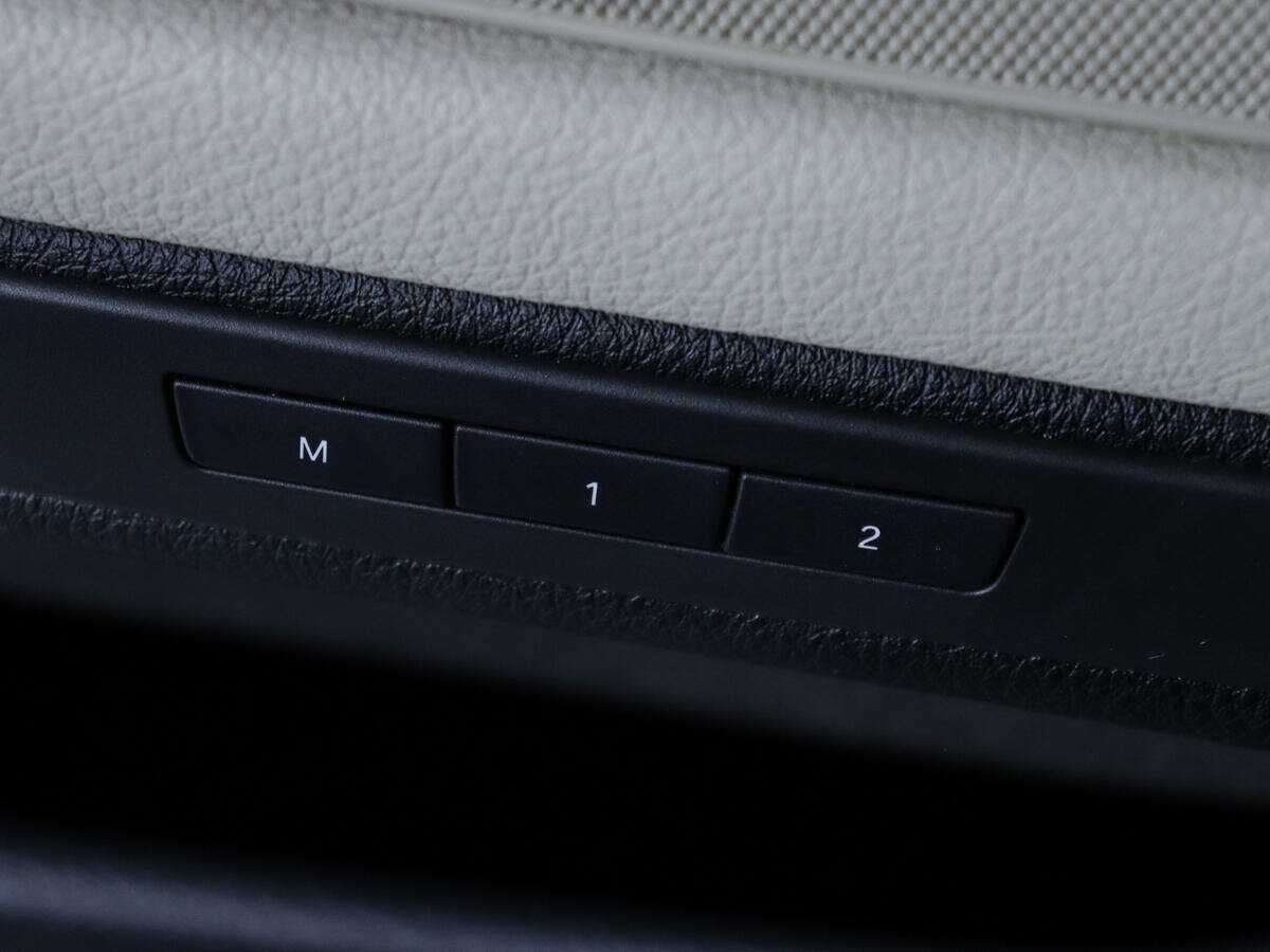 BMW 5 серии 535i xDrive, 2012 Фото №20