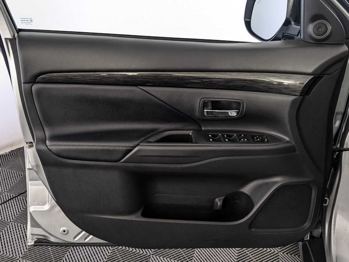 Mitsubishi Outlander, 2017 Фото №14