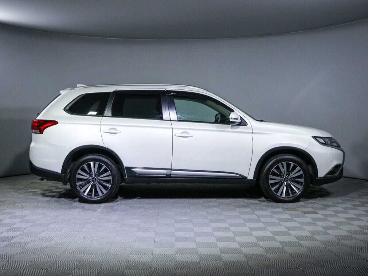 Mitsubishi Outlander, 2018 - 60 120 км. | Фото №4