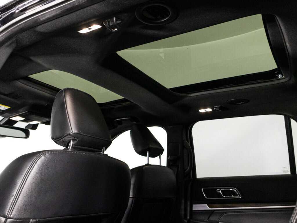 Ford Explorer, 2018 Фото №15