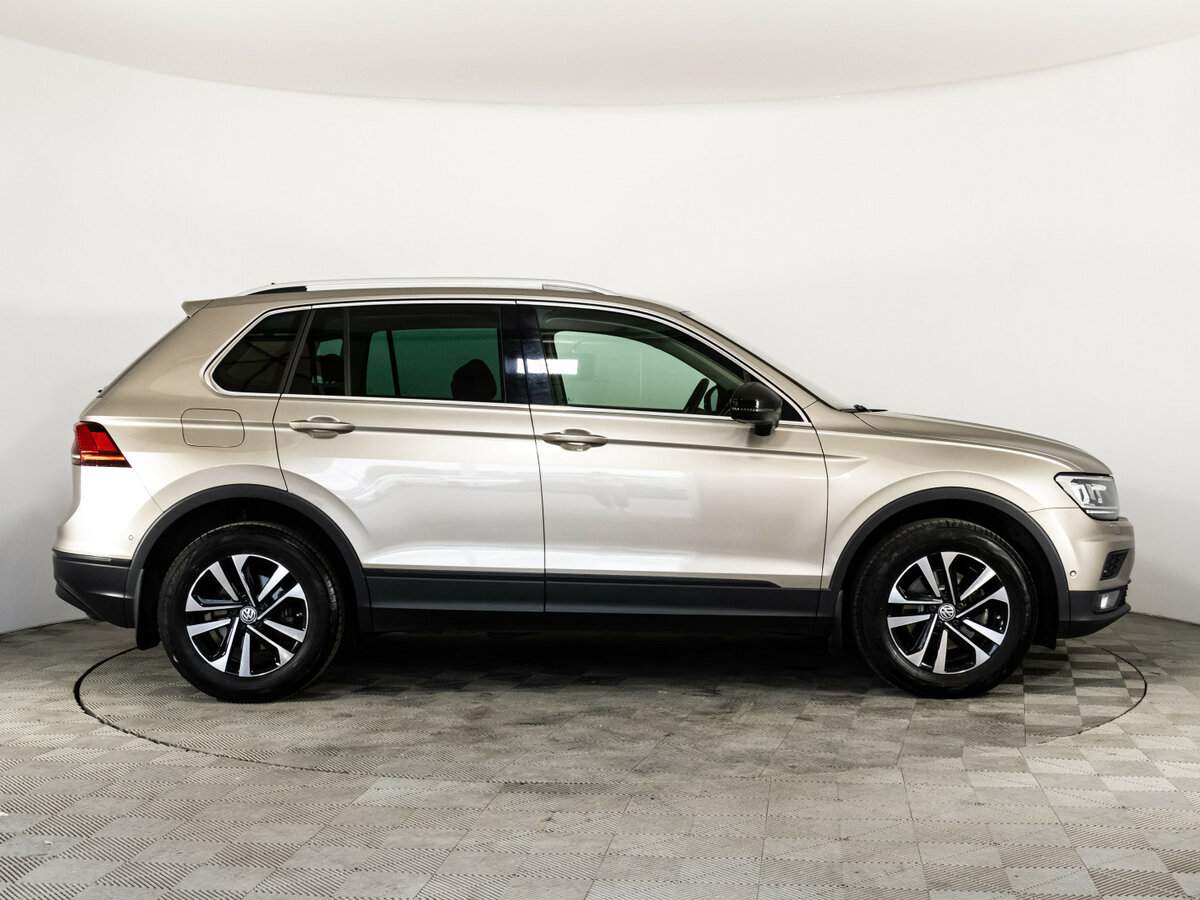 Volkswagen Tiguan, 2019 - 83 071 км. | Фото №4