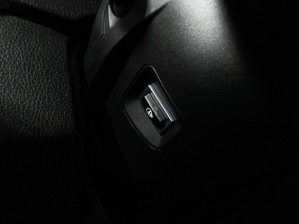 BMW 3 серии 318i, 2017 Фото №18